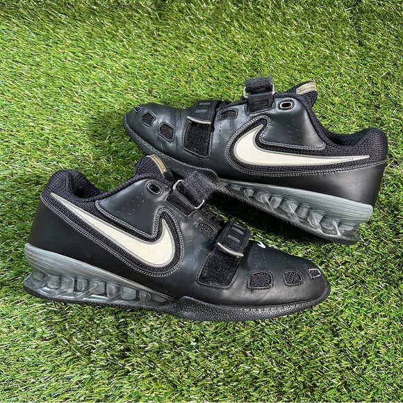 NIke Romaleos 2 Weightlifting Shoes Black White Mens size 10.5 476927-010